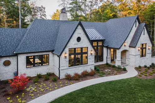 Right selection of asphalt shingle color gracefully complements curb appeal of Houston home following a roof installation