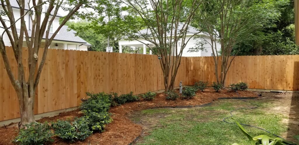 Beautiful wood picket fence by Rite Roof Yes affordable fence company in Houston TX